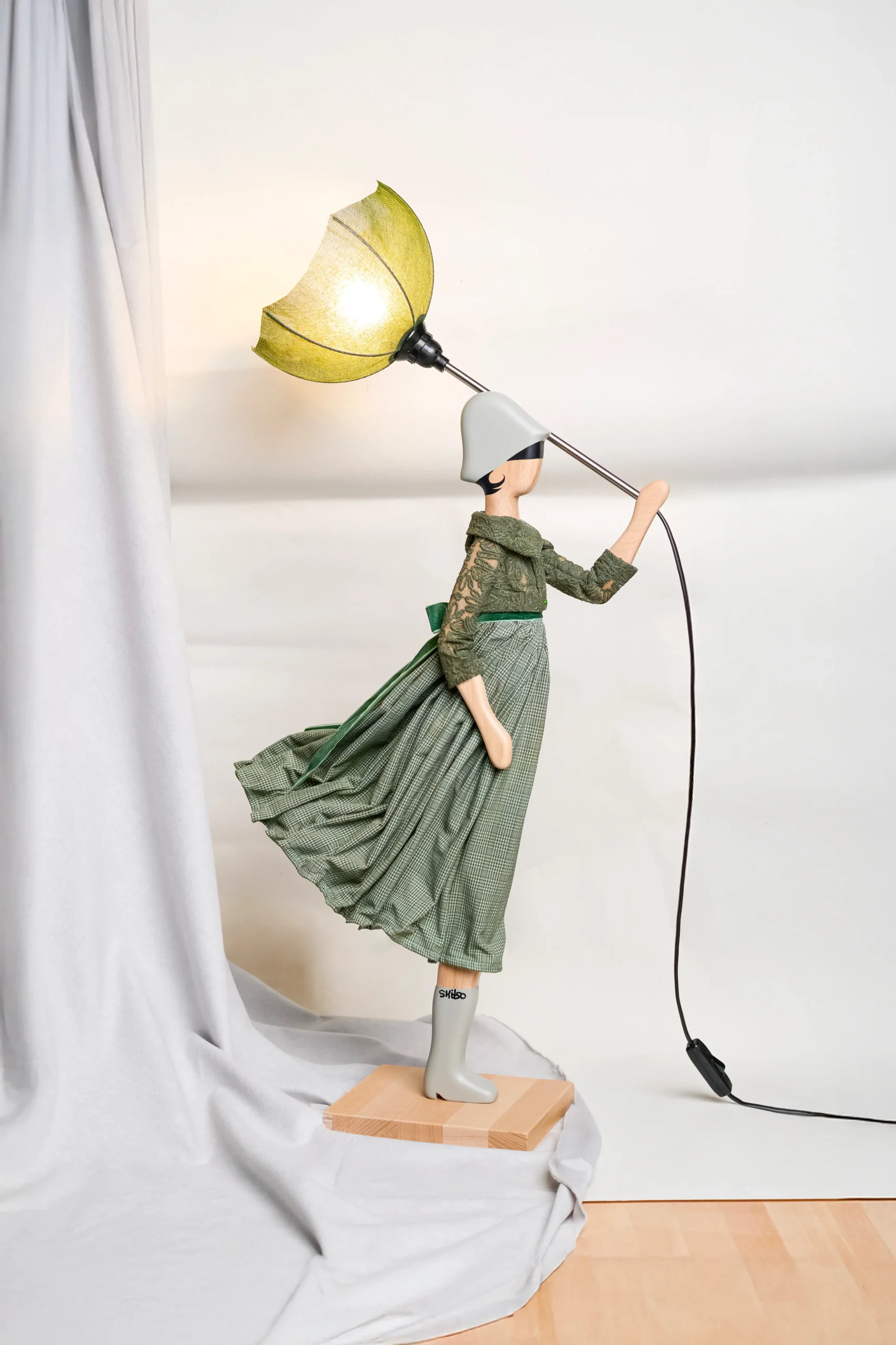 skitso-lamps-handmade-in-greece-little-girl